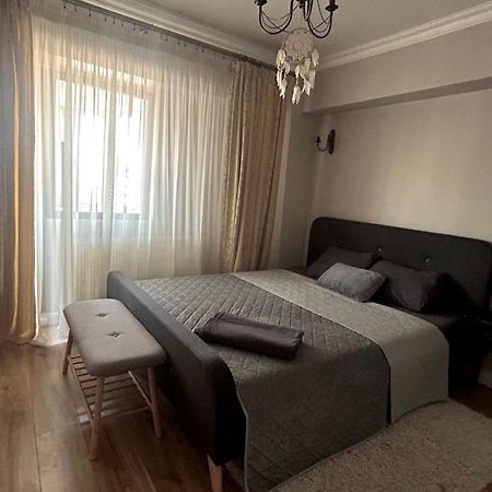 Georgiana'S Central Apartment Buzau Bagian luar foto