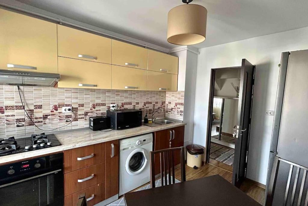 Georgiana'S Central Apartment Buzau Bagian luar foto